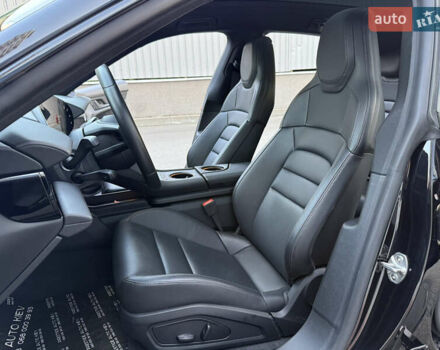 Черный Порше Taycan Cross Turismo, объемом двигателя 0 л и пробегом 15 тыс. км за 85000 $, фото 42 на Automoto.ua