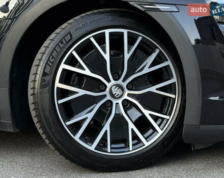 Черный Порше Taycan Cross Turismo, объемом двигателя 0 л и пробегом 15 тыс. км за 99000 $, фото 32 на Automoto.ua