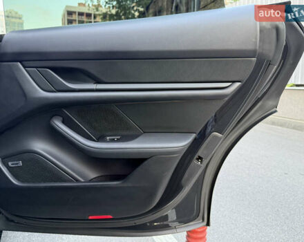 Черный Порше Taycan Cross Turismo, объемом двигателя 0 л и пробегом 15 тыс. км за 88000 $, фото 58 на Automoto.ua