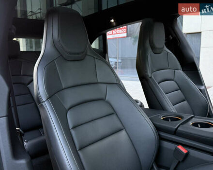 Черный Порше Taycan Cross Turismo, объемом двигателя 0 л и пробегом 15 тыс. км за 99000 $, фото 47 на Automoto.ua