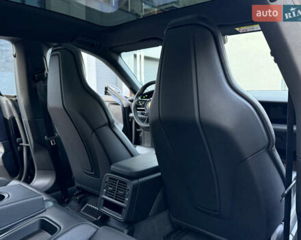 Черный Порше Taycan Cross Turismo, объемом двигателя 0 л и пробегом 15 тыс. км за 99000 $, фото 50 на Automoto.ua