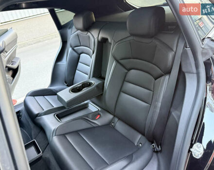 Черный Порше Taycan Cross Turismo, объемом двигателя 0 л и пробегом 15 тыс. км за 85000 $, фото 52 на Automoto.ua