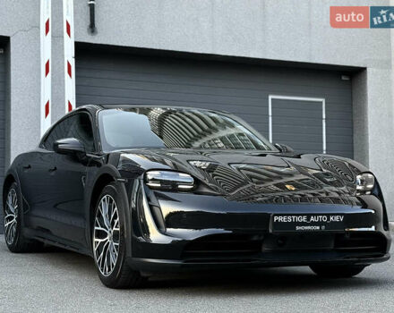 Черный Порше Taycan Cross Turismo, объемом двигателя 0 л и пробегом 15 тыс. км за 88000 $, фото 9 на Automoto.ua