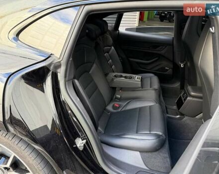 Черный Порше Taycan Cross Turismo, объемом двигателя 0 л и пробегом 15 тыс. км за 74990 $, фото 10 на Automoto.ua