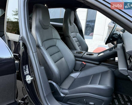 Черный Порше Taycan Cross Turismo, объемом двигателя 0 л и пробегом 15 тыс. км за 99000 $, фото 46 на Automoto.ua