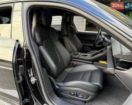 Черный Порше Taycan Cross Turismo, объемом двигателя 0 л и пробегом 15 тыс. км за 74990 $, фото 11 на Automoto.ua