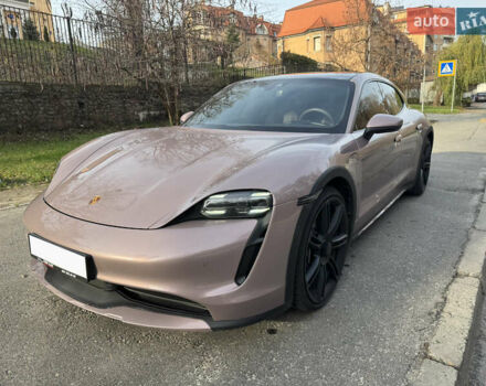 Фиолетовый Порше Taycan Cross Turismo, объемом двигателя 0 л и пробегом 29 тыс. км за 70000 $, фото 6 на Automoto.ua