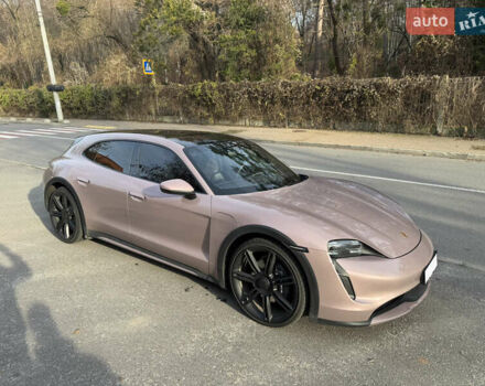 Фиолетовый Порше Taycan Cross Turismo, объемом двигателя 0 л и пробегом 29 тыс. км за 70000 $, фото 2 на Automoto.ua