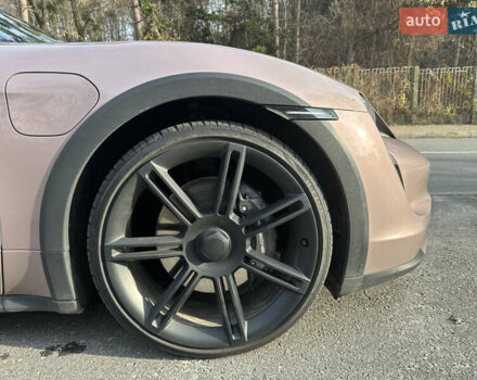 Фиолетовый Порше Taycan Cross Turismo, объемом двигателя 0 л и пробегом 29 тыс. км за 70000 $, фото 10 на Automoto.ua