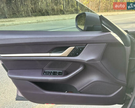 Фиолетовый Порше Taycan Cross Turismo, объемом двигателя 0 л и пробегом 29 тыс. км за 70000 $, фото 26 на Automoto.ua