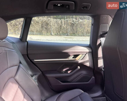 Фиолетовый Порше Taycan Cross Turismo, объемом двигателя 0 л и пробегом 29 тыс. км за 70000 $, фото 17 на Automoto.ua