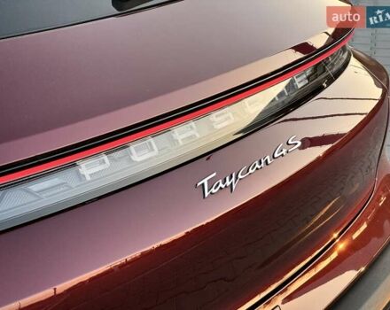 Красный Порше Taycan Cross Turismo, объемом двигателя 0 л и пробегом 106 тыс. км за 57500 $, фото 14 на Automoto.ua