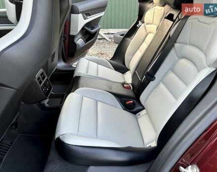 Красный Порше Taycan Cross Turismo, объемом двигателя 0 л и пробегом 106 тыс. км за 57500 $, фото 61 на Automoto.ua