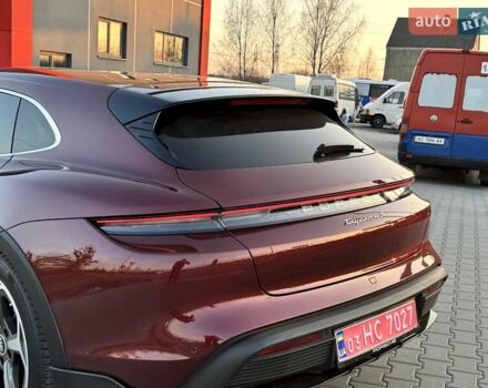 Красный Порше Taycan Cross Turismo, объемом двигателя 0 л и пробегом 106 тыс. км за 57500 $, фото 12 на Automoto.ua