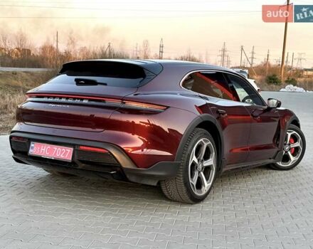 Красный Порше Taycan Cross Turismo, объемом двигателя 0 л и пробегом 106 тыс. км за 57500 $, фото 8 на Automoto.ua