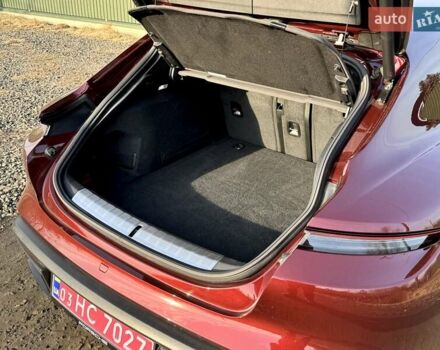 Красный Порше Taycan Cross Turismo, объемом двигателя 0 л и пробегом 106 тыс. км за 57500 $, фото 19 на Automoto.ua