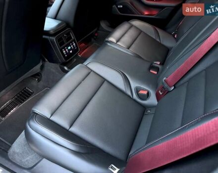 Червоний Порше Taycan Cross Turismo, об'ємом двигуна 0 л та пробігом 72 тис. км за 61500 $, фото 69 на Automoto.ua