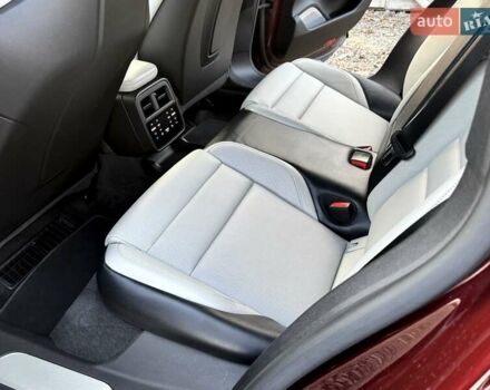 Красный Порше Taycan Cross Turismo, объемом двигателя 0 л и пробегом 106 тыс. км за 57500 $, фото 60 на Automoto.ua