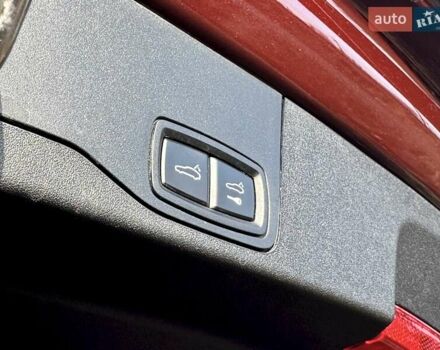 Красный Порше Taycan Cross Turismo, объемом двигателя 0 л и пробегом 106 тыс. км за 57500 $, фото 20 на Automoto.ua