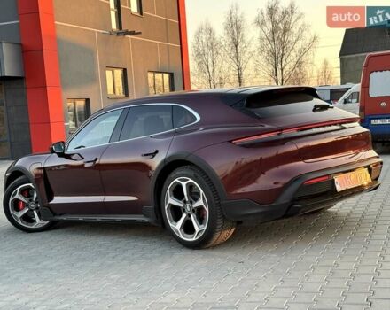 Красный Порше Taycan Cross Turismo, объемом двигателя 0 л и пробегом 106 тыс. км за 57500 $, фото 6 на Automoto.ua