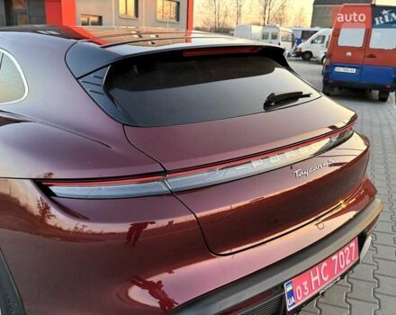 Красный Порше Taycan Cross Turismo, объемом двигателя 0 л и пробегом 106 тыс. км за 57500 $, фото 13 на Automoto.ua