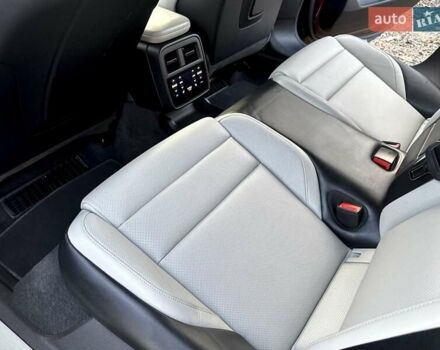 Красный Порше Taycan Cross Turismo, объемом двигателя 0 л и пробегом 106 тыс. км за 57500 $, фото 62 на Automoto.ua