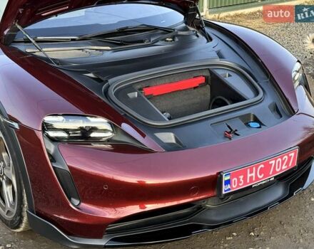 Красный Порше Taycan Cross Turismo, объемом двигателя 0 л и пробегом 106 тыс. км за 57500 $, фото 17 на Automoto.ua