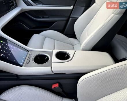 Красный Порше Taycan Cross Turismo, объемом двигателя 0 л и пробегом 106 тыс. км за 57500 $, фото 38 на Automoto.ua