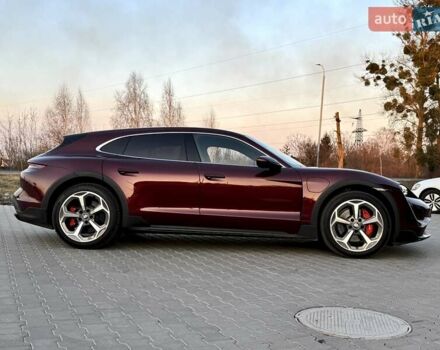 Красный Порше Taycan Cross Turismo, объемом двигателя 0 л и пробегом 106 тыс. км за 57500 $, фото 10 на Automoto.ua