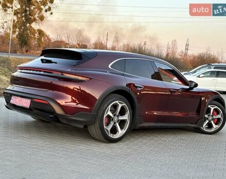 Красный Порше Taycan Cross Turismo, объемом двигателя 0 л и пробегом 106 тыс. км за 57500 $, фото 9 на Automoto.ua