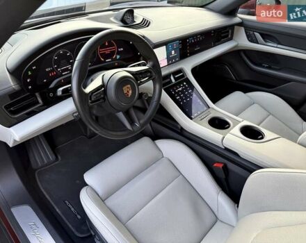 Красный Порше Taycan Cross Turismo, объемом двигателя 0 л и пробегом 106 тыс. км за 57500 $, фото 34 на Automoto.ua