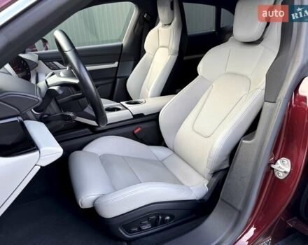 Красный Порше Taycan Cross Turismo, объемом двигателя 0 л и пробегом 106 тыс. км за 57500 $, фото 33 на Automoto.ua