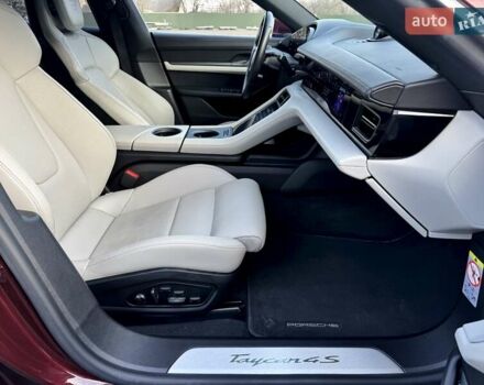 Красный Порше Taycan Cross Turismo, объемом двигателя 0 л и пробегом 106 тыс. км за 57500 $, фото 55 на Automoto.ua