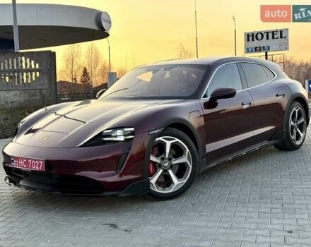 Красный Порше Taycan Cross Turismo, объемом двигателя 0 л и пробегом 106 тыс. км за 57500 $, фото 4 на Automoto.ua