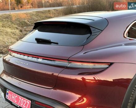 Красный Порше Taycan Cross Turismo, объемом двигателя 0 л и пробегом 106 тыс. км за 57500 $, фото 11 на Automoto.ua