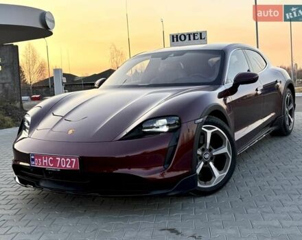 Красный Порше Taycan Cross Turismo, объемом двигателя 0 л и пробегом 106 тыс. км за 57500 $, фото 3 на Automoto.ua