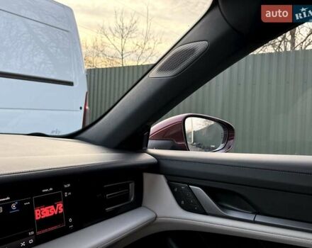 Красный Порше Taycan Cross Turismo, объемом двигателя 0 л и пробегом 106 тыс. км за 57500 $, фото 46 на Automoto.ua