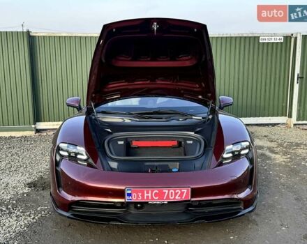 Красный Порше Taycan Cross Turismo, объемом двигателя 0 л и пробегом 106 тыс. км за 57500 $, фото 16 на Automoto.ua