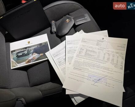 Серый Порше Taycan Cross Turismo, объемом двигателя 0 л и пробегом 1 тыс. км за 115900 $, фото 125 на Automoto.ua