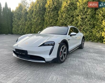 Серый Порше Taycan Cross Turismo, объемом двигателя 0 л и пробегом 31 тыс. км за 86490 $, фото 3 на Automoto.ua