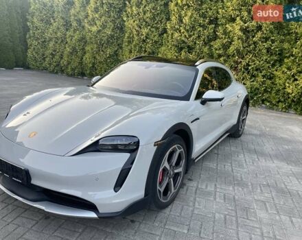 Серый Порше Taycan Cross Turismo, объемом двигателя 0 л и пробегом 31 тыс. км за 86490 $, фото 4 на Automoto.ua