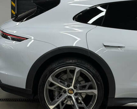 Серый Порше Taycan Cross Turismo, объемом двигателя 0 л и пробегом 89 тыс. км за 65000 $, фото 13 на Automoto.ua