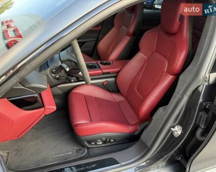 Сірий Порше Taycan Cross Turismo, об'ємом двигуна 0 л та пробігом 13 тис. км за 95000 $, фото 20 на Automoto.ua