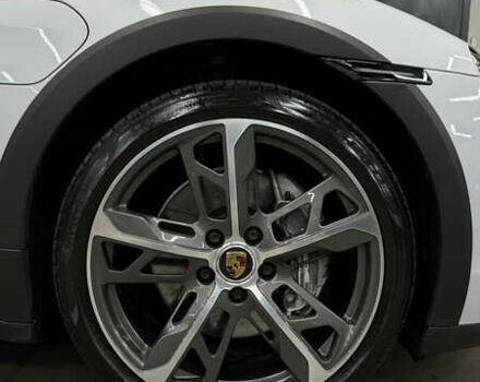 Серый Порше Taycan Cross Turismo, объемом двигателя 0 л и пробегом 89 тыс. км за 65000 $, фото 2 на Automoto.ua