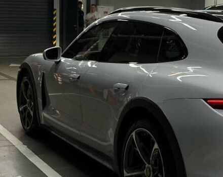 Серый Порше Taycan Cross Turismo, объемом двигателя 0 л и пробегом 89 тыс. км за 65000 $, фото 10 на Automoto.ua