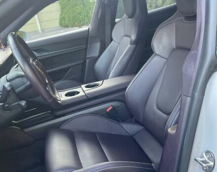 Серый Порше Taycan Cross Turismo, объемом двигателя 0 л и пробегом 31 тыс. км за 86490 $, фото 16 на Automoto.ua