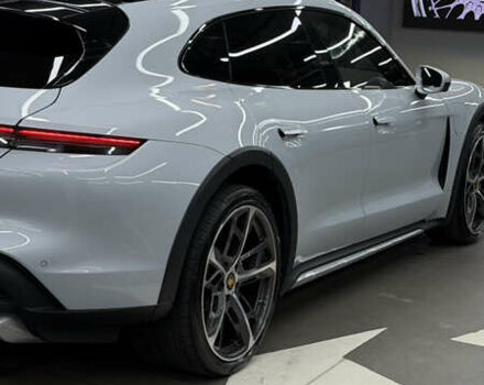 Серый Порше Taycan Cross Turismo, объемом двигателя 0 л и пробегом 89 тыс. км за 65000 $, фото 12 на Automoto.ua