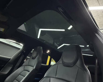 Серый Порше Taycan Cross Turismo, объемом двигателя 0 л и пробегом 89 тыс. км за 65000 $, фото 5 на Automoto.ua