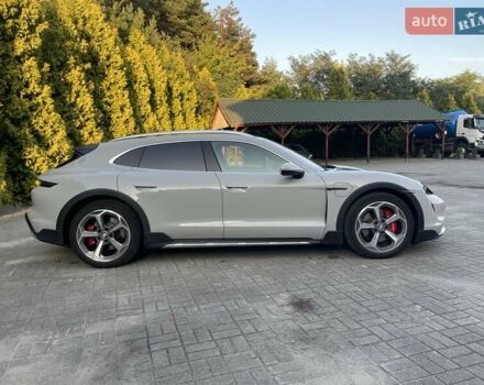 Серый Порше Taycan Cross Turismo, объемом двигателя 0 л и пробегом 31 тыс. км за 86490 $, фото 9 на Automoto.ua
