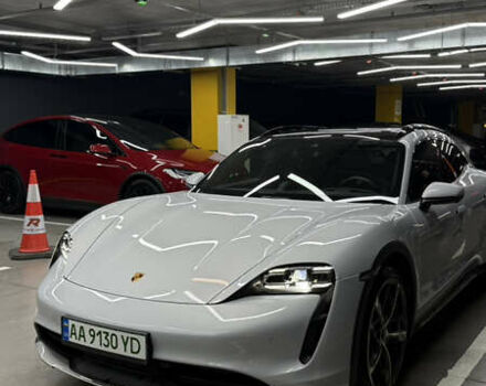 Серый Порше Taycan Cross Turismo, объемом двигателя 0 л и пробегом 89 тыс. км за 65000 $, фото 14 на Automoto.ua